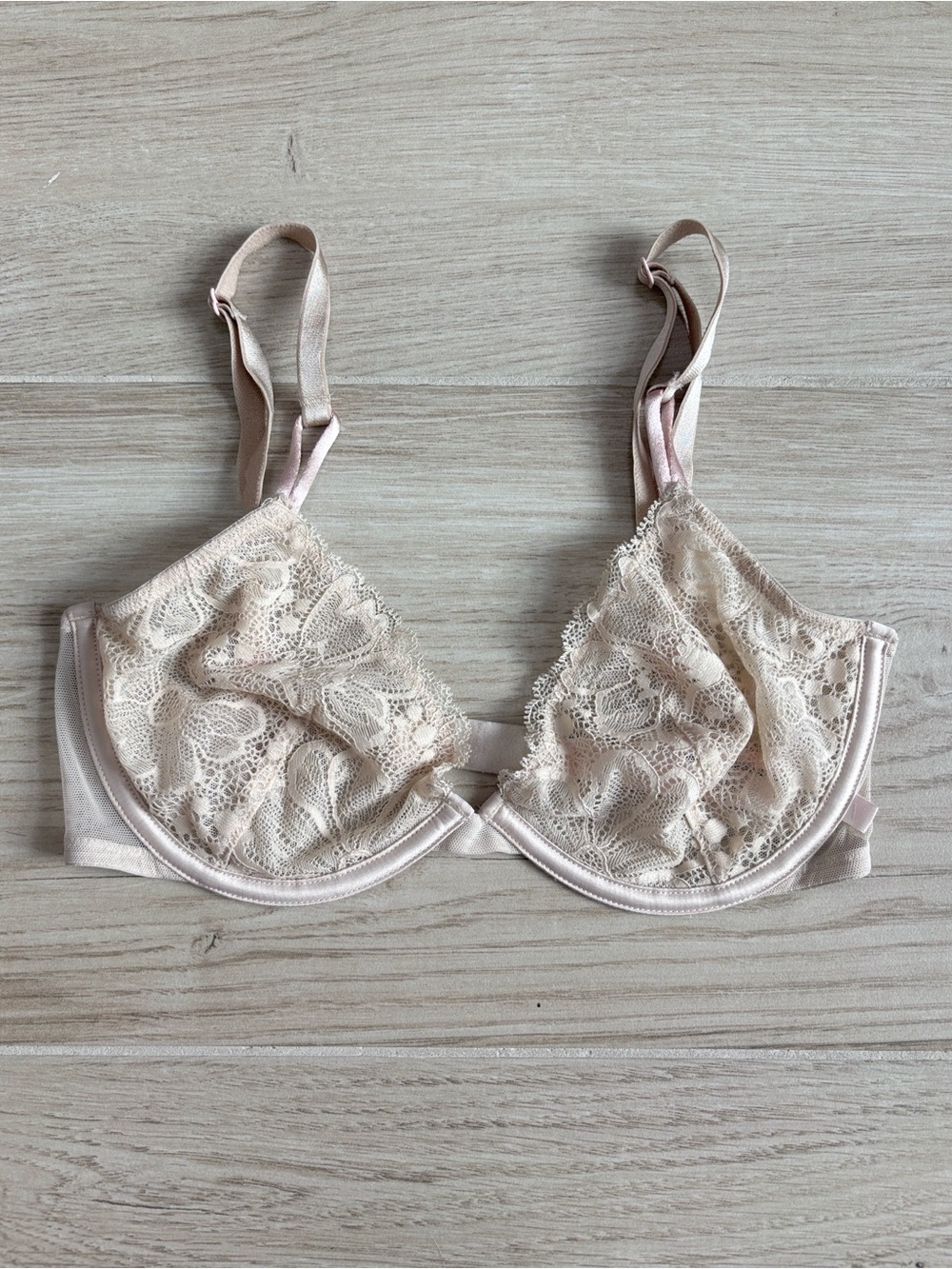 Victoria’s Secret Unlined Demi Cream Pale Pink Lace Bra Women’s Size 32D